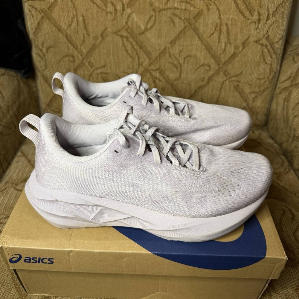 Women's Asics Purple Novablast 5, Dusk Violet/Lilac Hint Size 9 - Picture 5 of 10